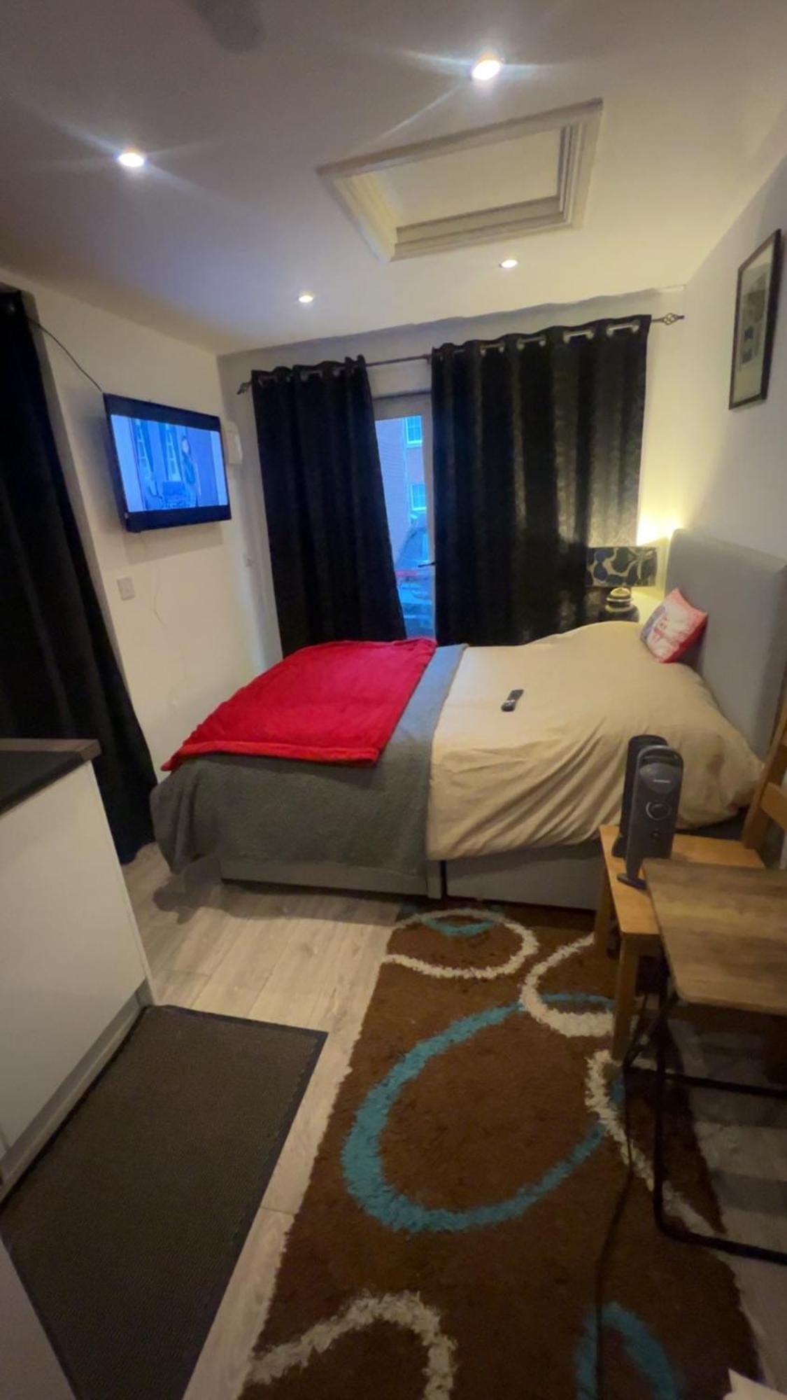 פטרבורו Cozy Small Studio מראה חיצוני תמונה
